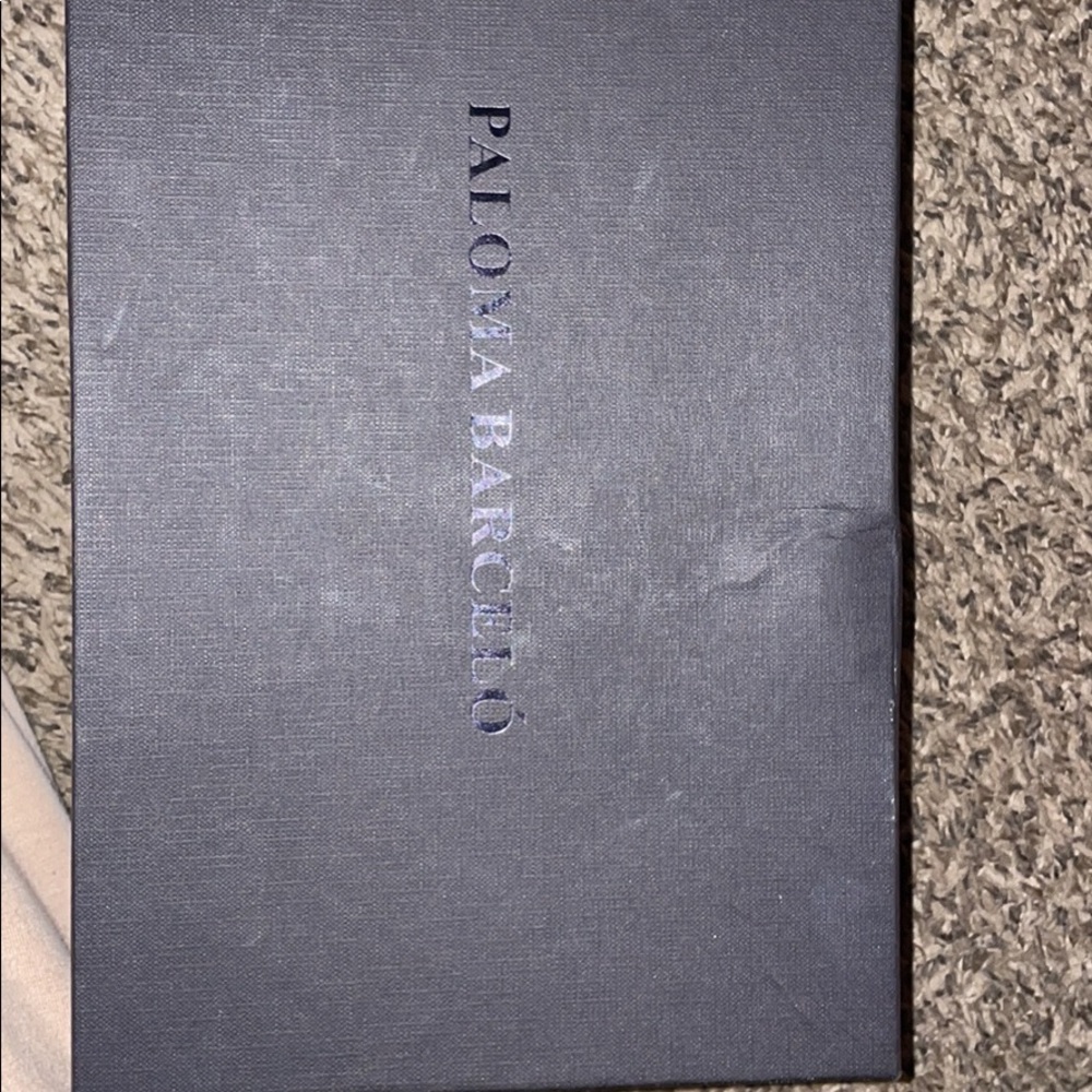 Size 9 women’s heels.